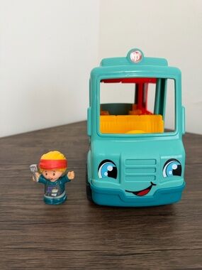 Fisher-Price Little People Taco Food Truck Playset with Worker Figure